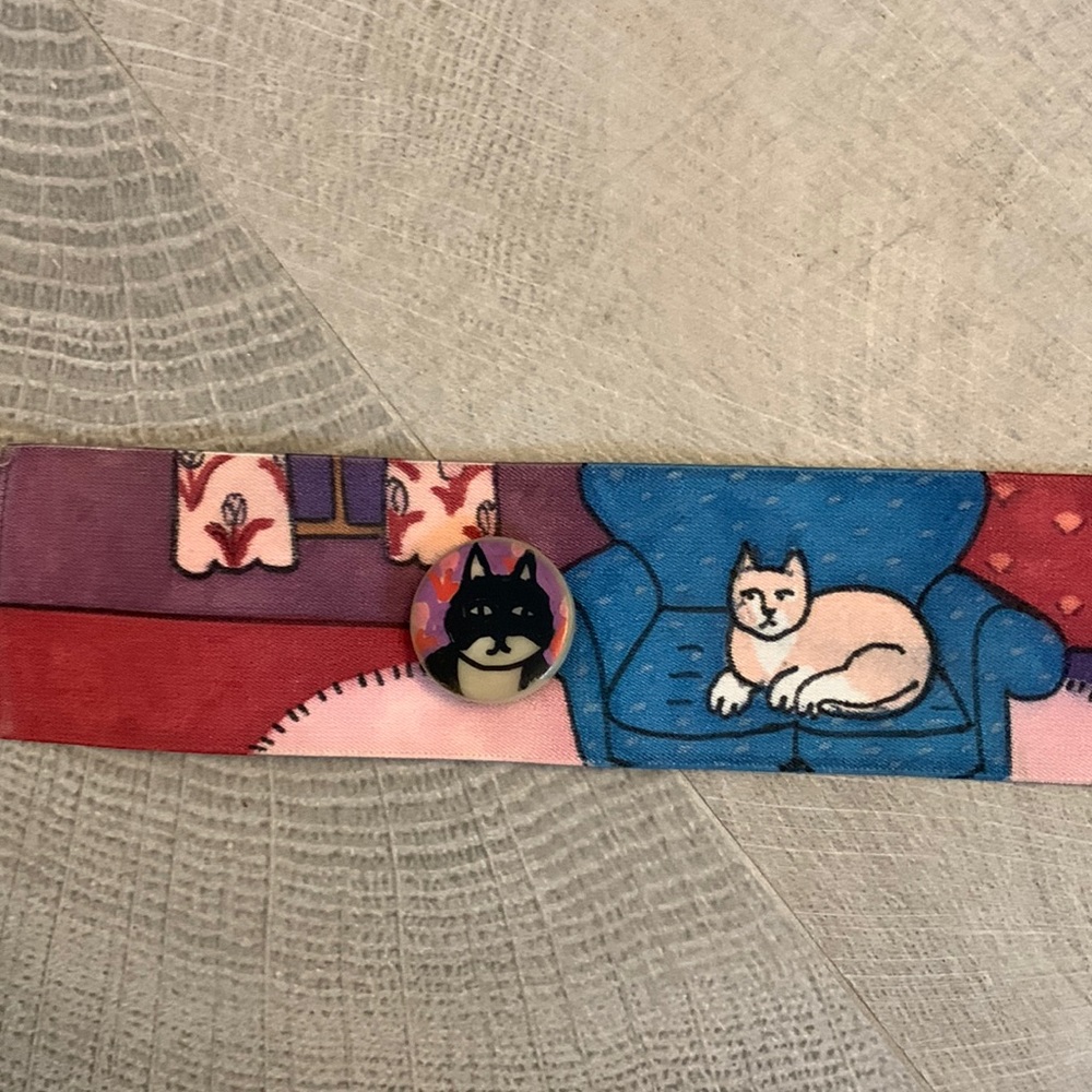 Hand painted Cat design belt. Stretch fits Size S. Great holiday gift .